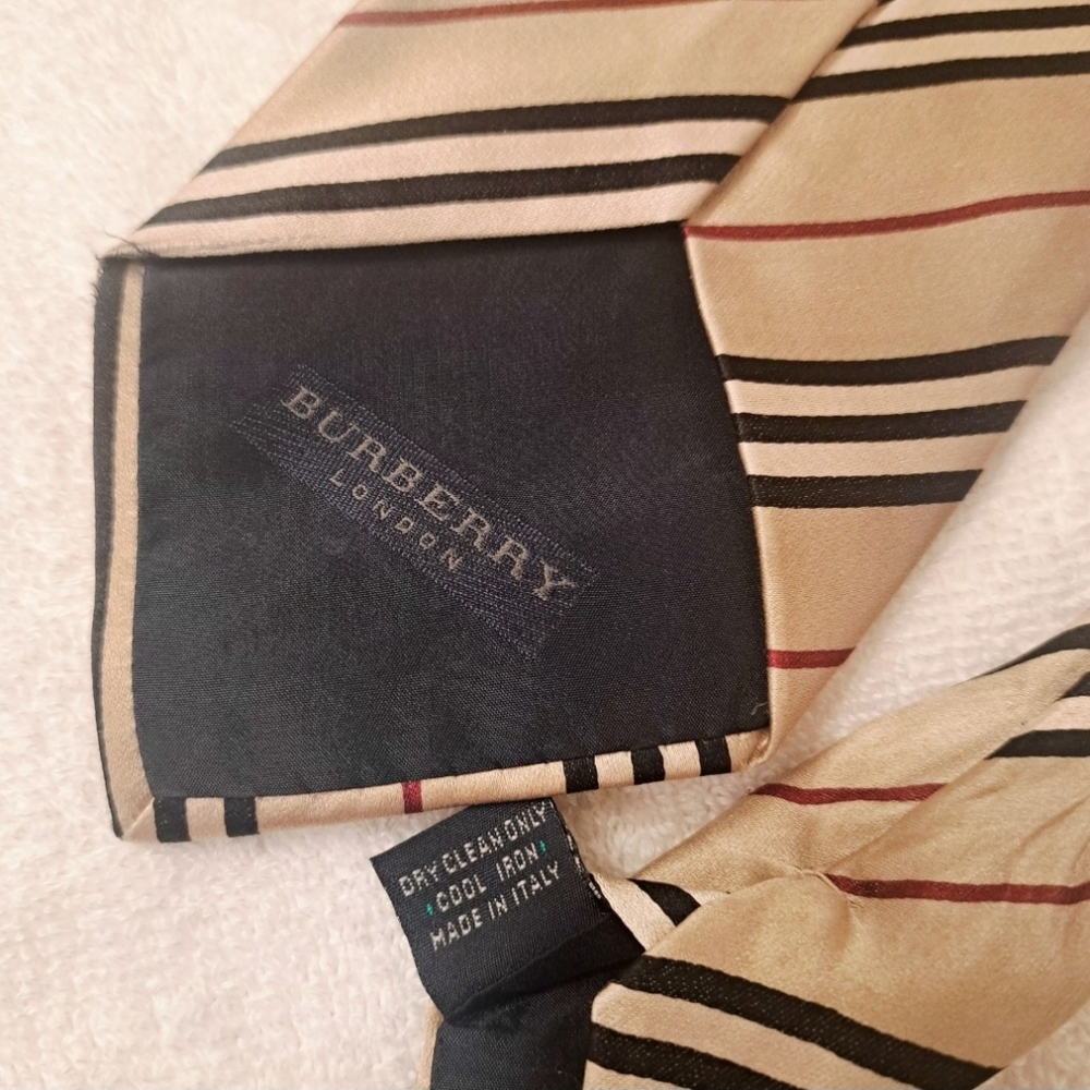 Burberry London 100% Silk Mens Tie - Picture 6 of 10
